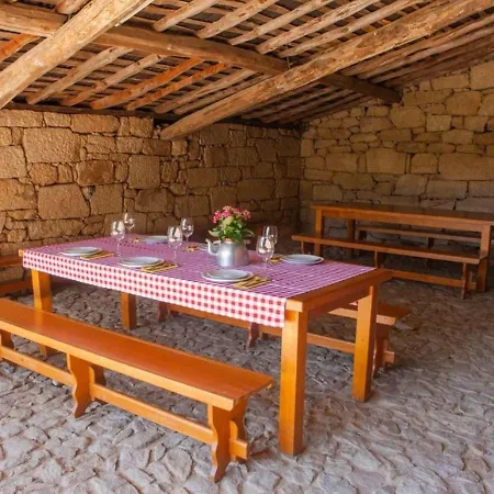 펜션 Nice Holiday In Carrazeda De Ansia With Private Terrace 트랄하리즈