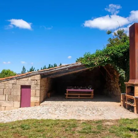 펜션 Nice Holiday In Carrazeda De Ansia With Private Terrace 트랄하리즈