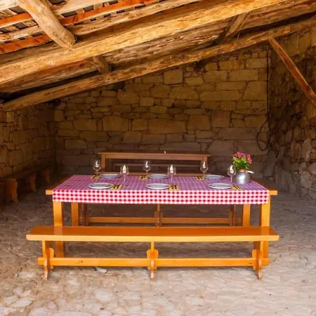 Nice Holiday In Carrazeda De Ansia With Private Terrace 트랄하리즈
